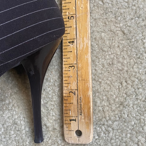 Anne Michelle Brown Pinstriped Material Heels, Size 8 - Picture 10 of 10